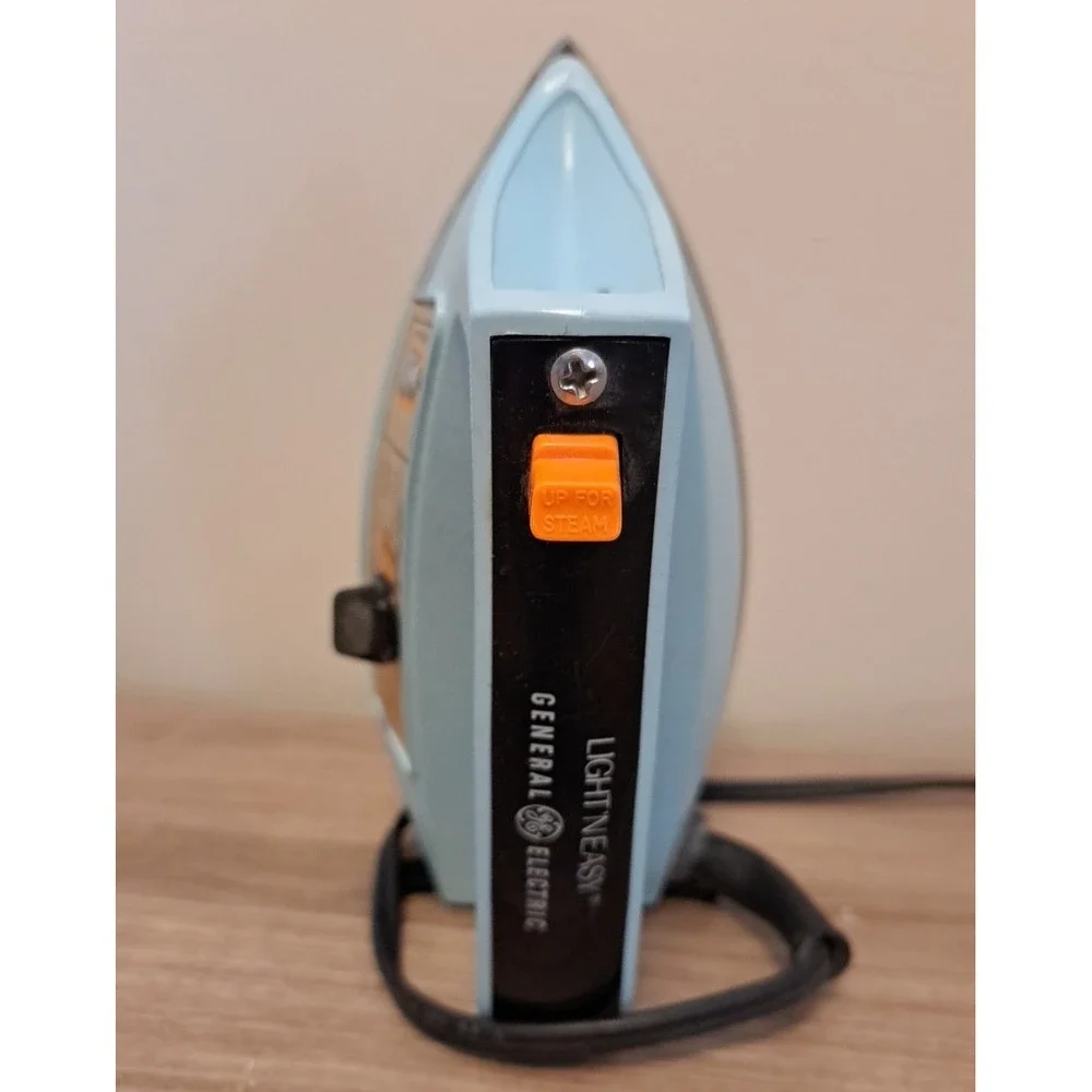 Vintage GE General Electric Light N Easy Steam & Dry Iron Powder Blue Tested!